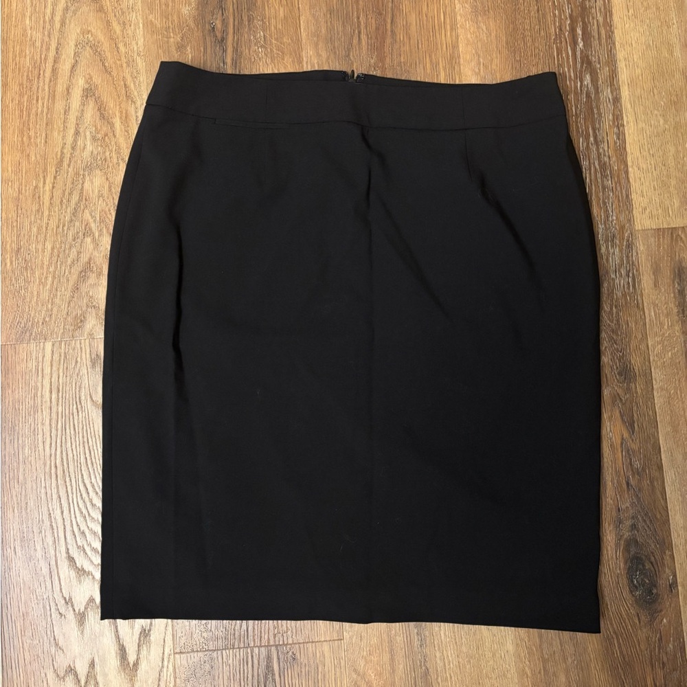 Calvin Klein Elegant Black Pencil Skirt